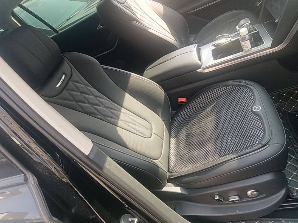 Hongqi HS7 PHEV 2024 2.0T PHEV Four-Wheel Drive Flagship Edition 6 Seats — снимка 19