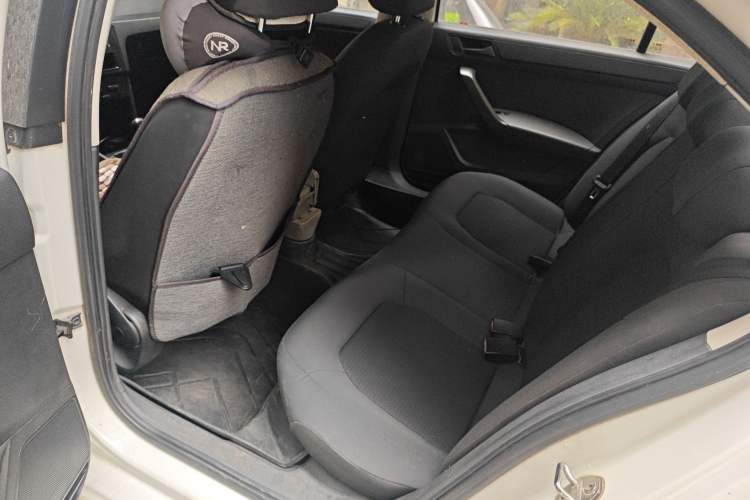 Used Volkswagen Santana 2015 1.6L Manual Fashion Edition