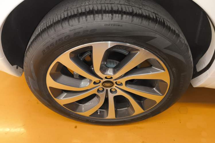 Used Land Rover Discovery Sport 2020 249 PS R-Dynamic Performance Tech Edition 5 Seats
