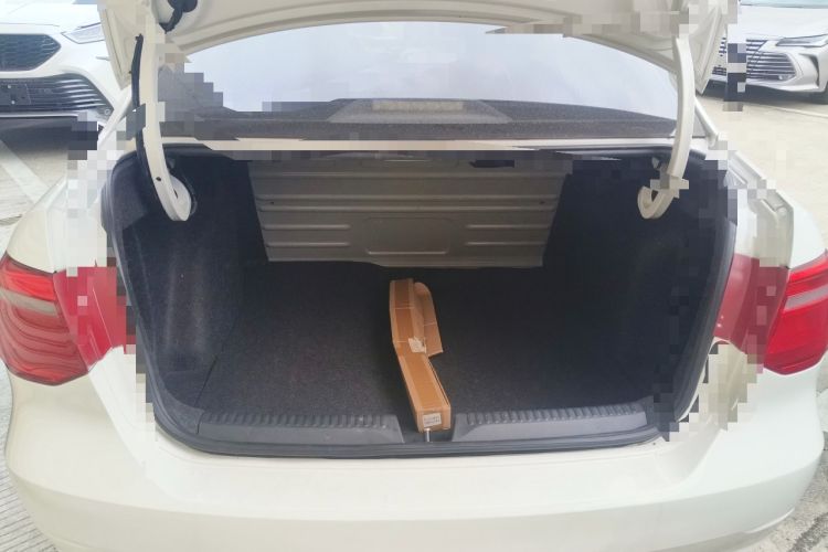 Used Volkswagen Jetta 2015 1.6L Automatic Fashion Model Trunk