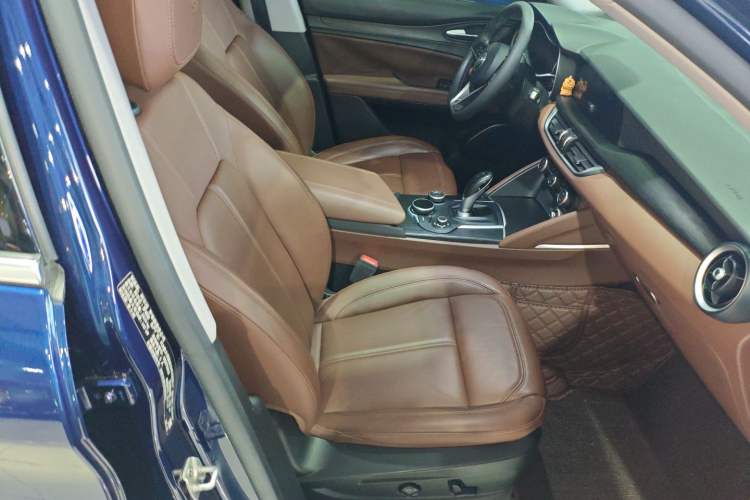 Used Alfa Romeo Stelvio 2017 2.0T 200HP Luxury Edition
