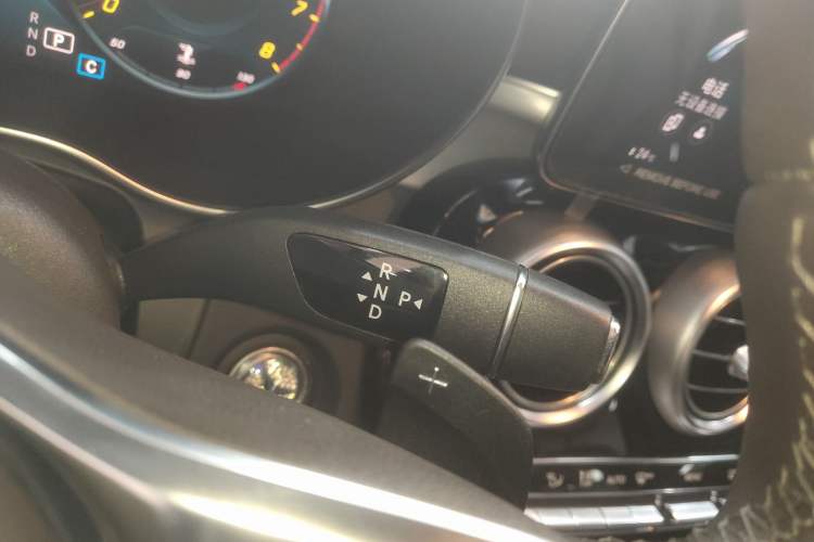 Used Mercedes-Benz GLC 2022 Facelifted GLC 260 L 4MATIC Dynamic Edition Gear Lever