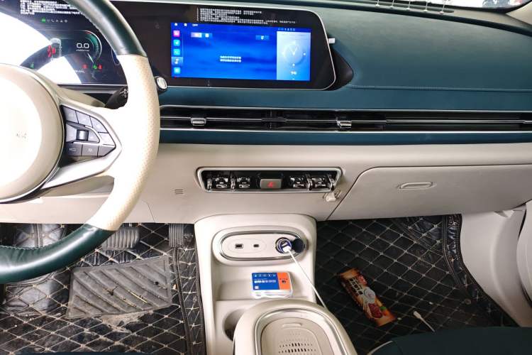 Used ORA Good Cat 2023 401 km Standard Range Comfort Version Lithium Iron Phosphate
