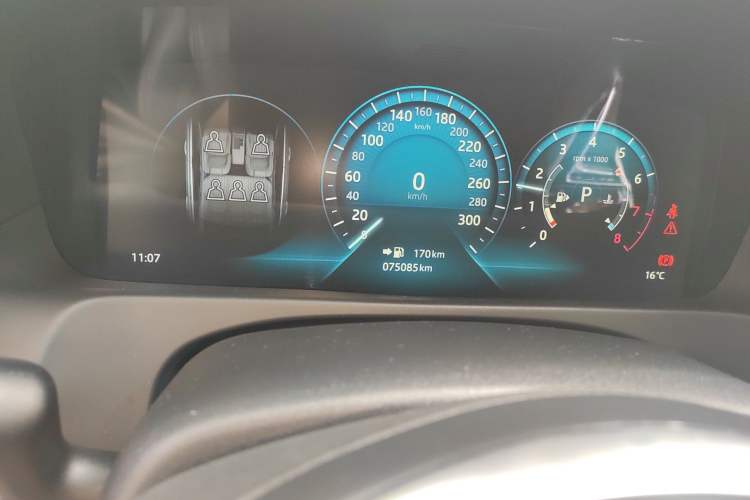 Used Jaguar XFL 2018 XFL 2.0T 250 PS Luxury Edition Odometer Close Up