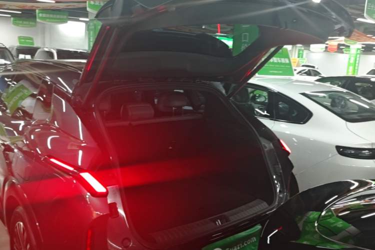Used Lynk & Co 08 EM-P 2025 120km Long-Range Plus
