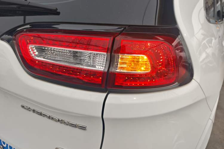 Used Jeep Cherokee 2017 2.4L Professional Smart Edition
