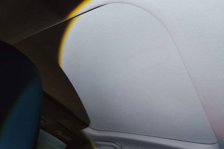 Used ORA Good Cat 2023 401 km Standard Range Premium Version Lithium Iron Phosphate Headliner