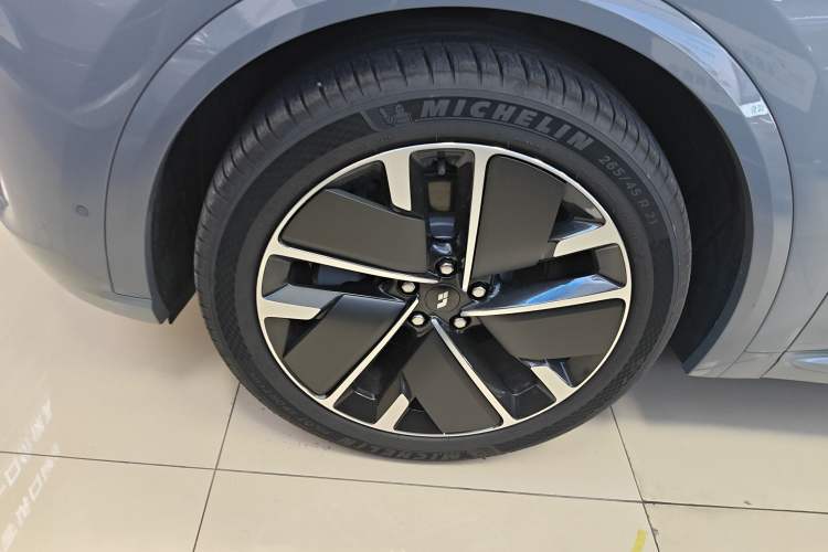 Used Li Auto L8 2025 Max Smart Refresh Edition