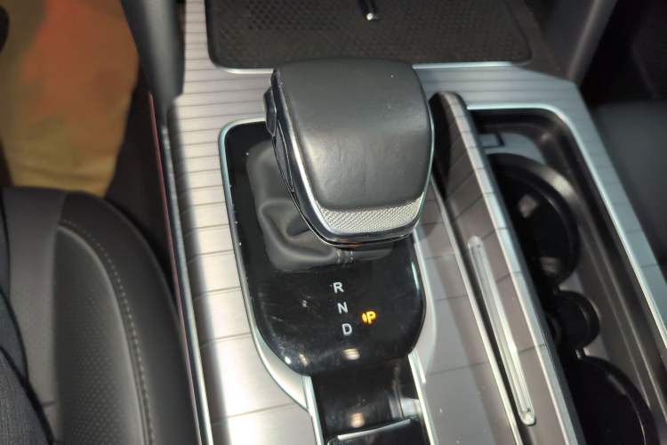 Used Hongqi HS7 PHEV 2024 2.0T PHEV Four-Wheel Drive Flagship Edition 6 Seats Gear Lever