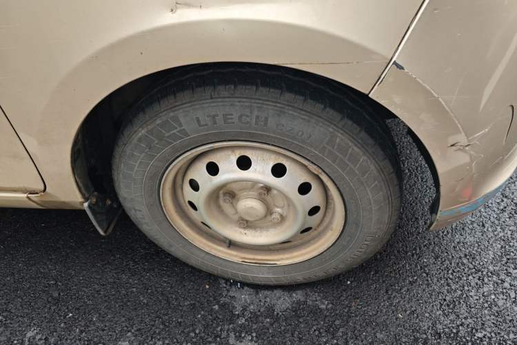 Used Wuling Rongguang V 2018 1.5L Practical Version Right Front Wheel Hub