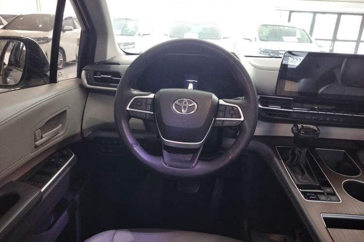 Used Toyota SIENNA 2023 2.5L Hybrid Comfort Edition Steering Wheel