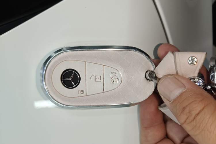 Used Mercedes-Benz C-Class 2024 Facelift C 260 L Night Edition Sport Version Vehicle Key