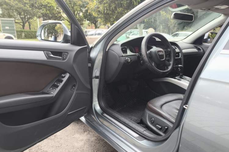 Used Audi A4L 2012 2.0 TFSI automatic standard version