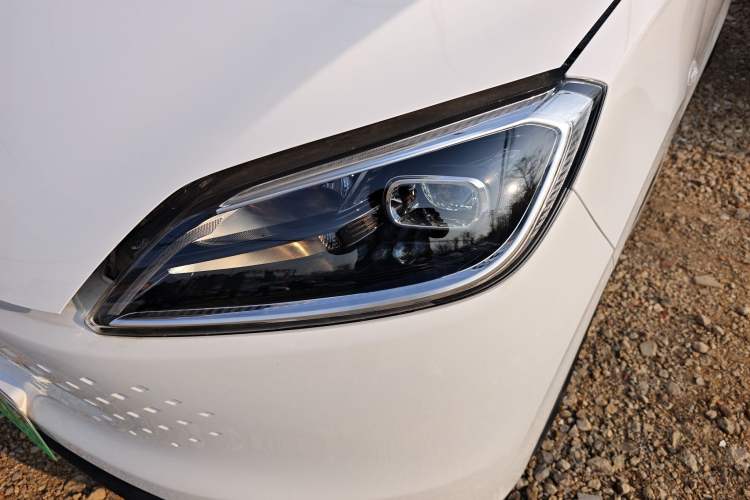 Used Wuling Hongguang New Energy 2025 Extended-Range Hybrid 50 km Utility Version Left Front Headlight