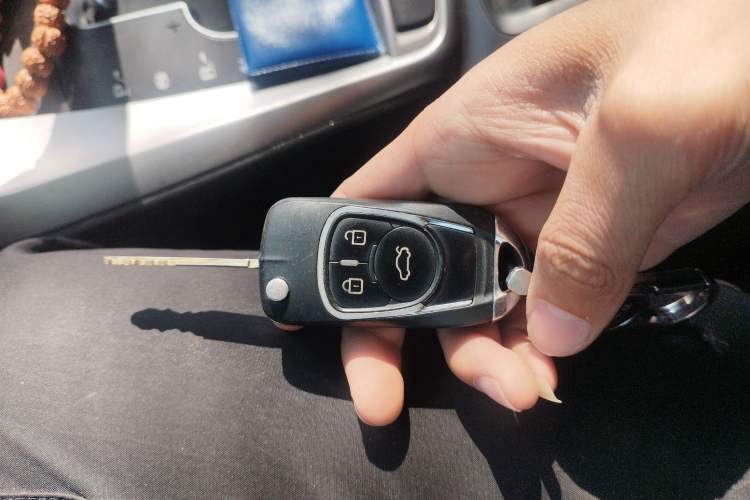 Used Chevrolet Captiva 2014 2.4L 4x4 Flagship Edition 7 Seats Vehicle Key