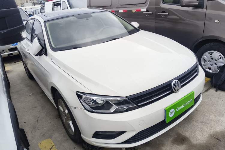Used Volkswagen Lamando 2017 230TSI DSG Fashion Edition Front Right 45 Deg