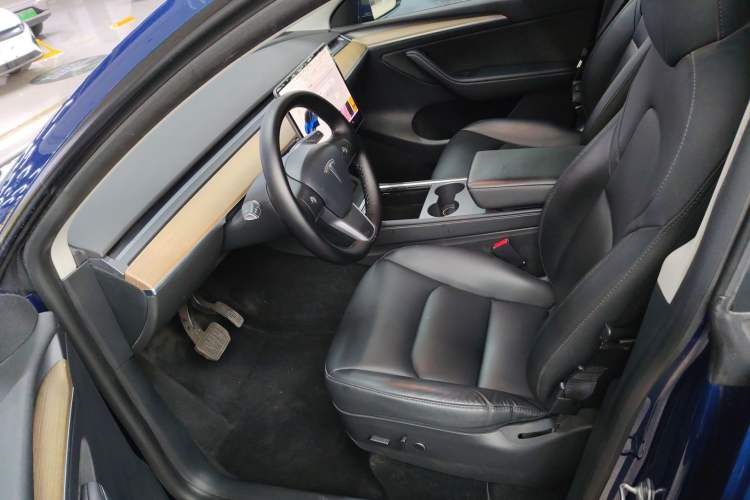 Used Tesla Model Y 2021 Standard Range Rear-Wheel Drive Version Left Front Seat