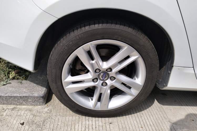 Used Volvo S60 2015 S60L T5 Intelligent Drive Edition Right Rear Wheel Hub