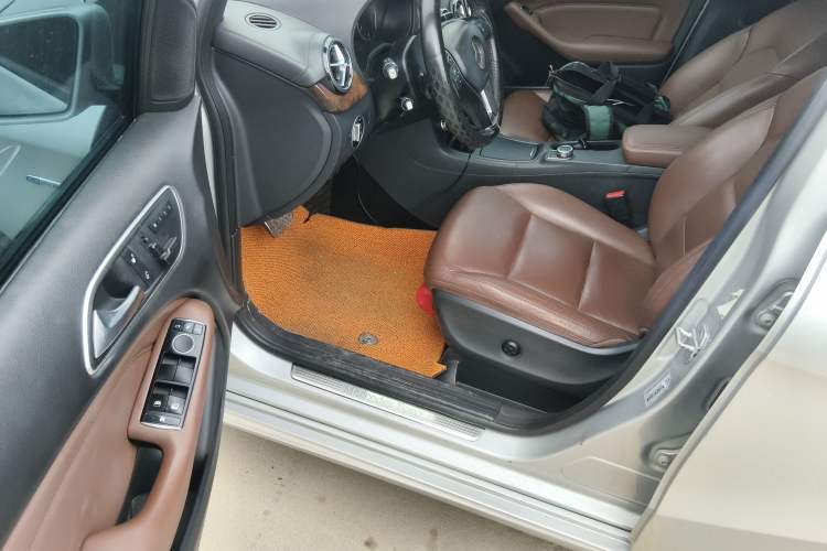 Used Mercedes-Benz B-Class 2012 B 200 Driver Seat