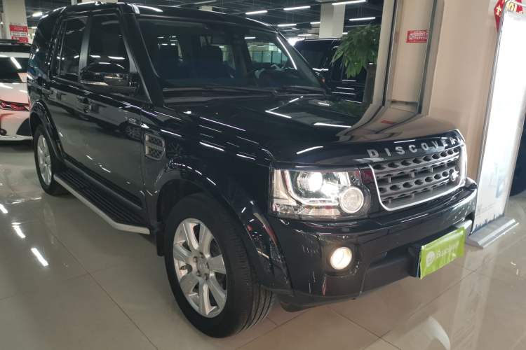 Used Land Rover Discovery 2015 3.0 SC V6 SE Front Right 45 Deg