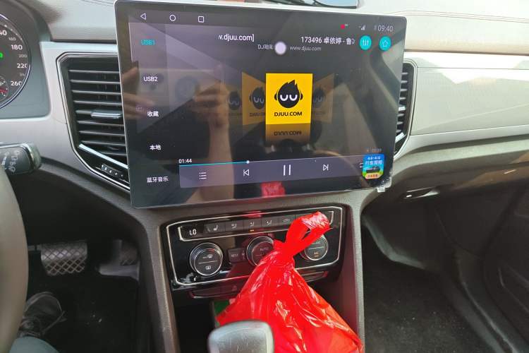 Used Volkswagen Teramont 2017 530 V6 Four-Wheel Drive Luxury Edition Audio And AC Panel