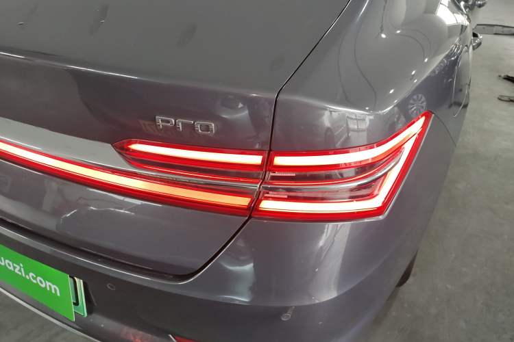 Used BYD Qin Pro New Energy 2019 EV Super Edition High-Power Smart Connect Luxurious Model Right Rear Taillight