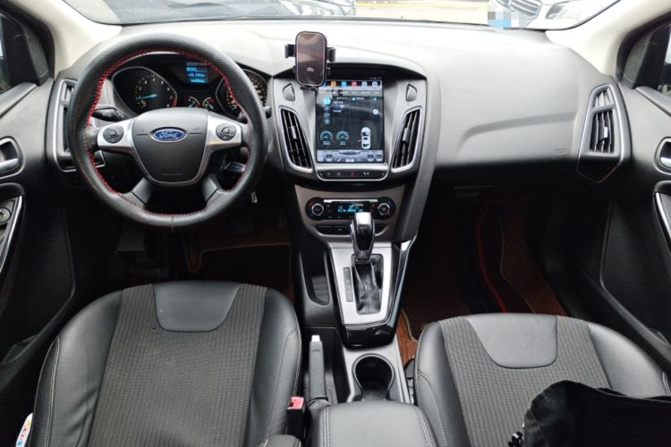 Used Ford Focus 2012 Sedan 1.6L Automatic Fashion Edition
