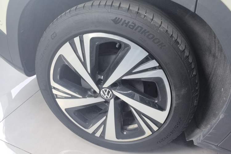 Used Volkswagen ID.6 CROZZ 2022 Long-Range PRO Edition Right Rear Wheel Hub