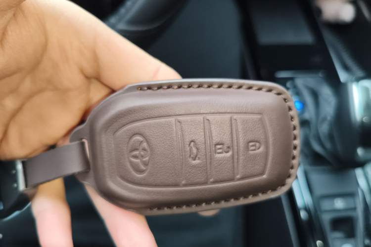 Used Toyota Camry 2026 Model Dual-Engine 2.0HSE Sport Lite Edition