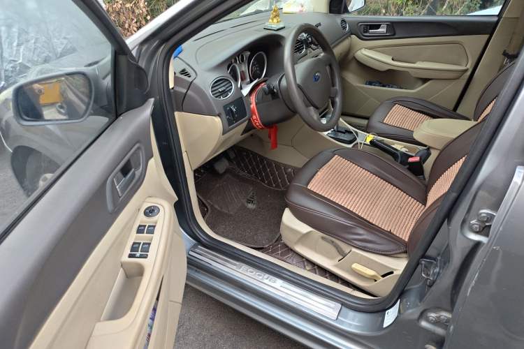 Used Ford Focus 2011 Hatchback 1.8L Automatic Fashion Edition
