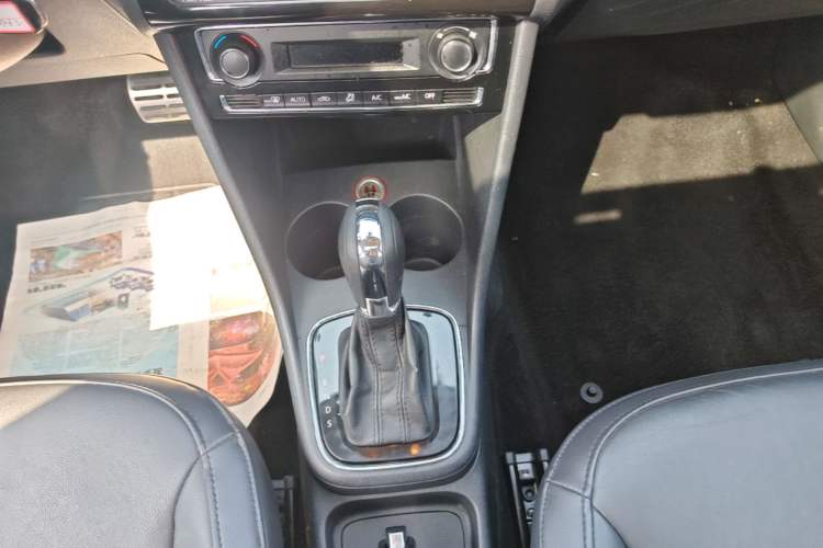 Used Volkswagen Polo 2014 1.4L Automatic Luxury Edition Gear Lever