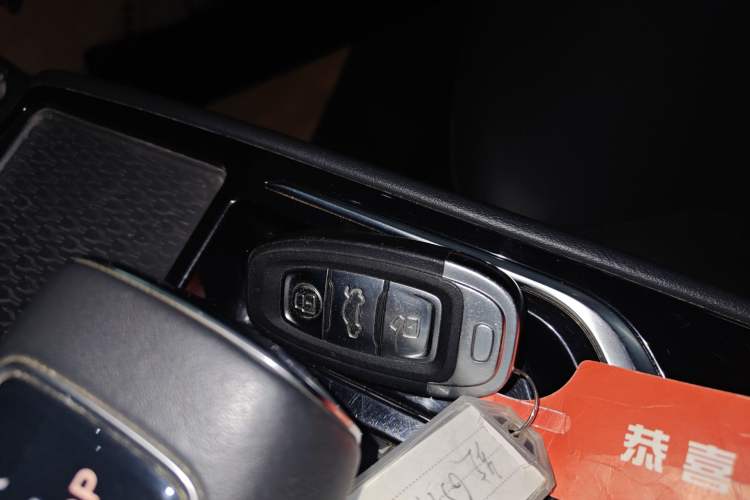 Used Hongqi E-QM5 2022 431 km Charge & Enjoy Edition
