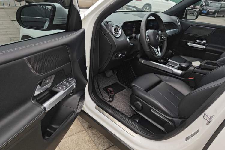 Used Mercedes-Benz GLB 2022 GLB 220 Dynamic Edition Driver Seat