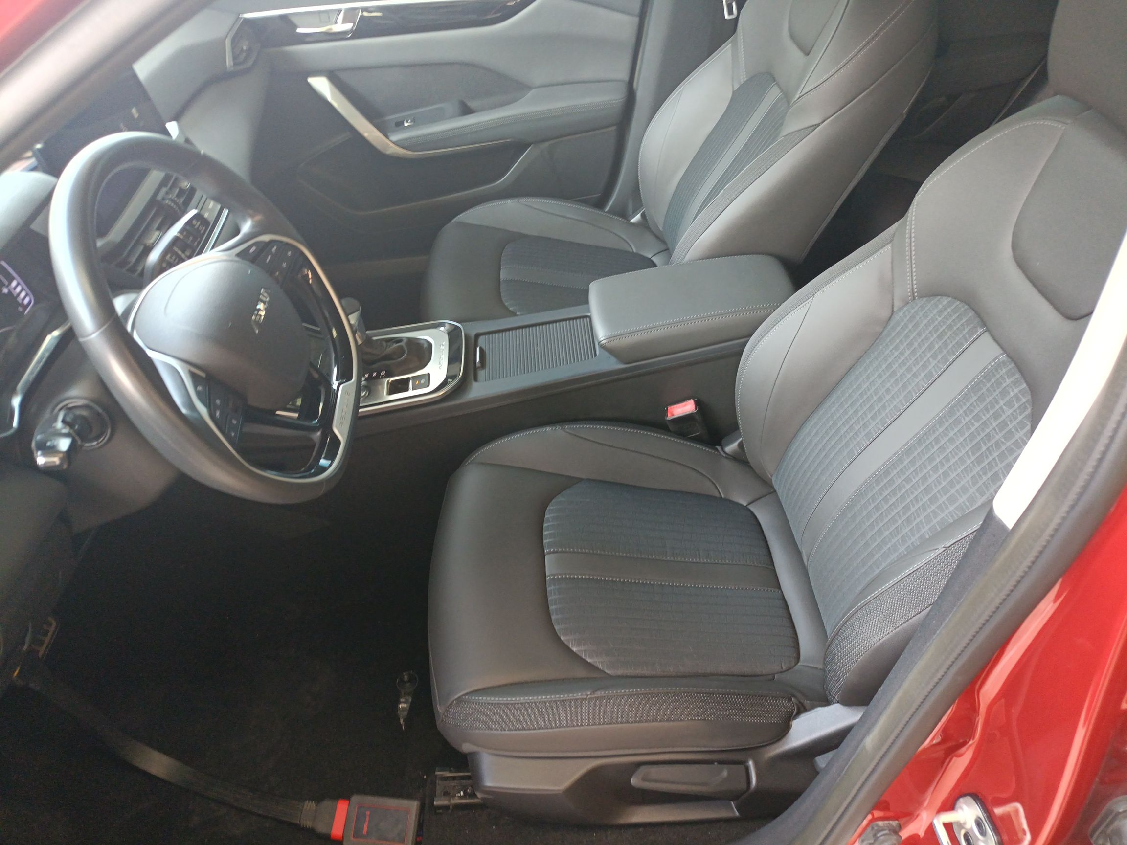 Переднее сиденье в автомобиле