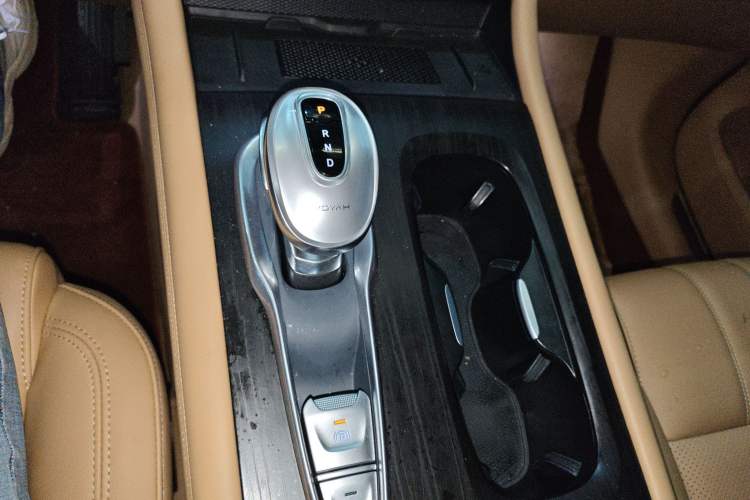 Used VOYAH Dream 2024 EV Long-Range Premium Edition Gear Lever