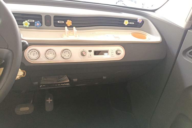 Used Wuling Hongguang MINIEV 2022 Macaron Premium Model – Lithium Ternary Battery
