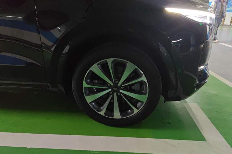 Used Li Auto ONE 2021 Extended-Range 6-Seater Version Right Front Wheel Hub