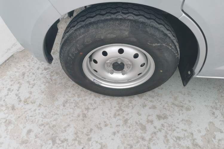 Used CHANGAN KAICHENG Ruixing M60 2023 1.6L CNG Comfort-Grade 6-Seater Passenger Vehicle Left Front Wheel Hub