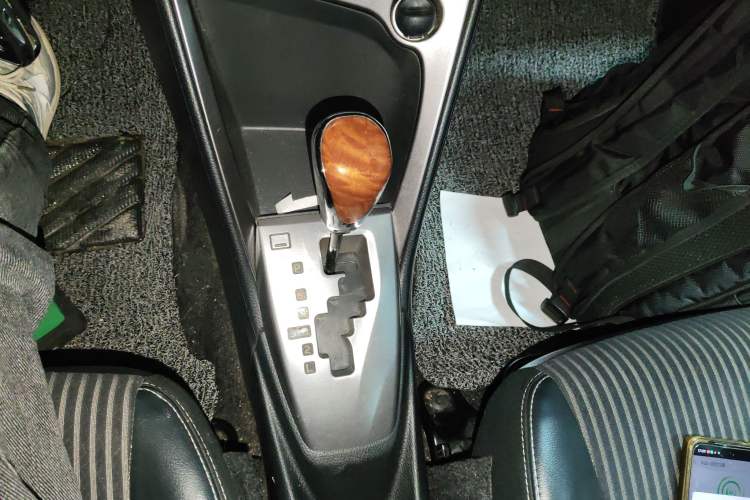 Used Toyota YARiS L Zhi Xuan 2015 1.5G Automatic Orange Limited Edition Gear Lever