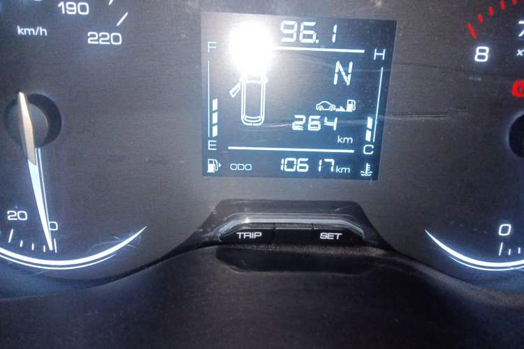 Used Wuling Alvez 2022 1.5L Manual Free-Style Model
