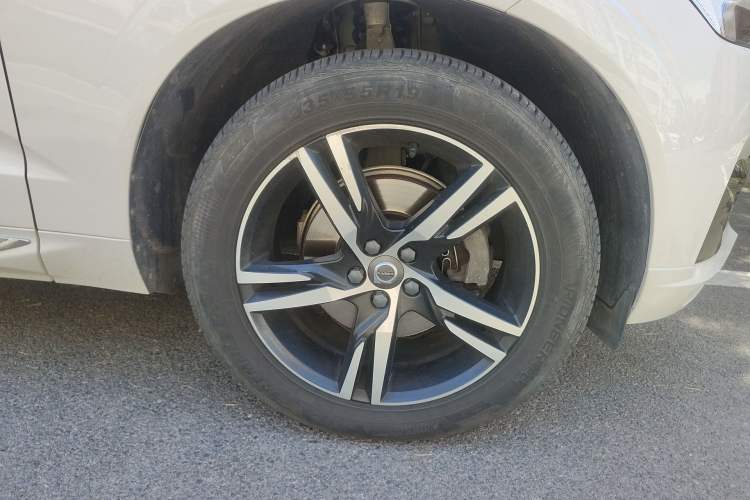 Used Volvo XC60 2019 T5 4x4 Smart & Dynamic Sport Edition China VI Standard
