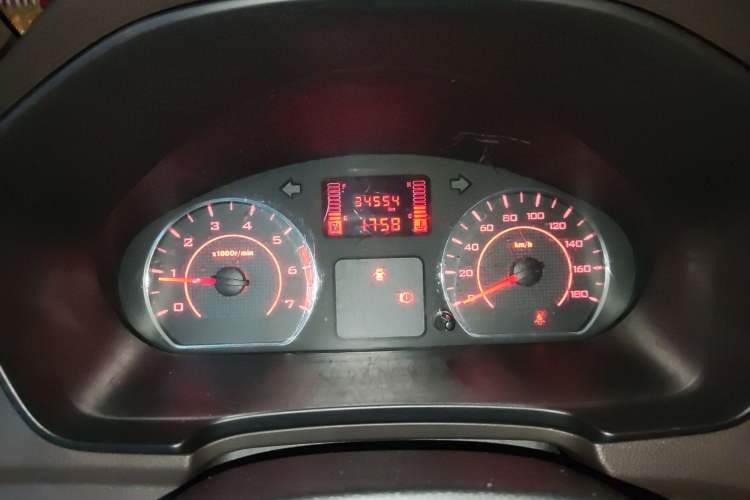 Used Wuling Hongguang V 2022 1.5L Jingqu Edition Enclosed-Window Vehicle with Electric Power Steering LAR Instrument Cluster