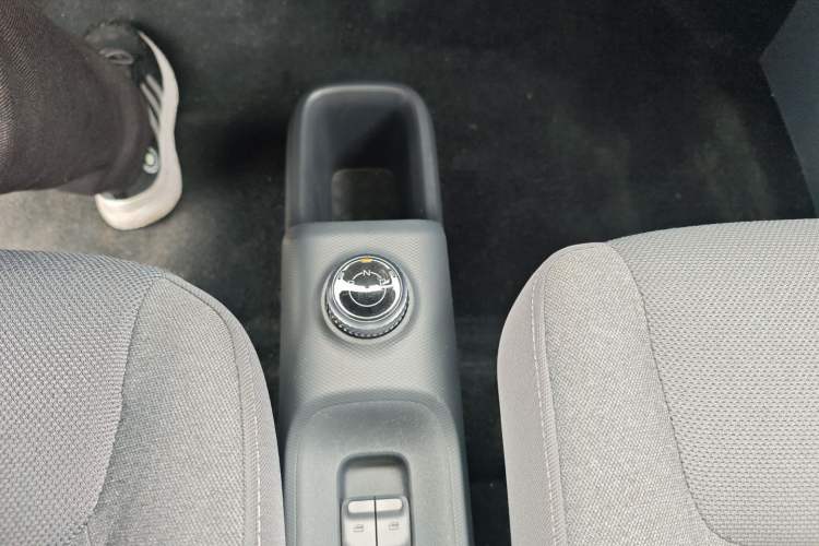 Used Wuling Zhiguang New Energy 2025 Standard Model Gear Lever