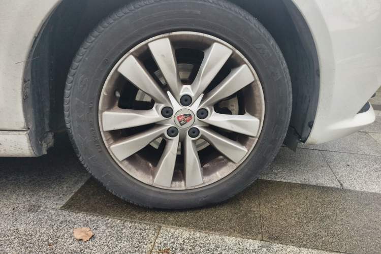 Used Roewe 360 2015 1.5L Automatic Luxury Edition Right Front Wheel Hub