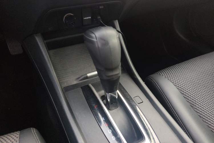 Used Honda Jade 2013 1.8L automatic Comfort version 5 seats Gear Lever