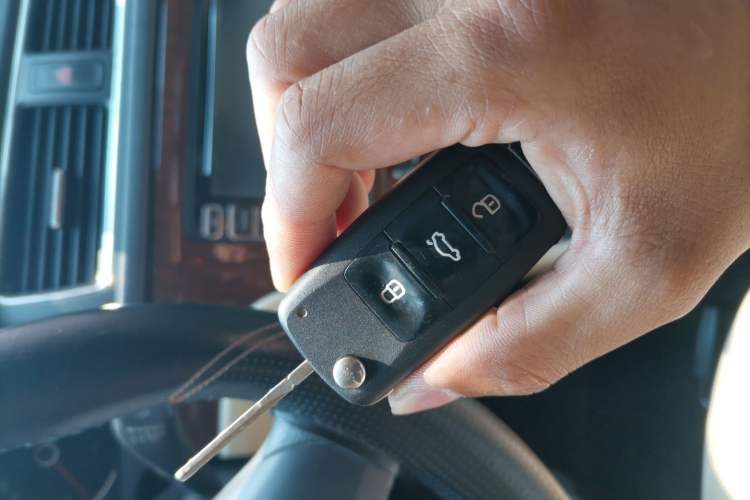 Used Volkswagen Lavida 2014 1.6L Automatic Sport Edition Vehicle Key