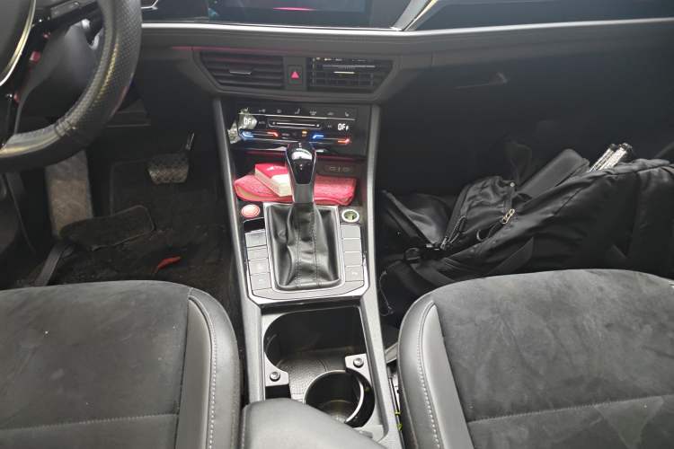 Used Volkswagen Sagitar 2021 280TSI DSG Luxury Smart Connectivity Edition Gear Lever