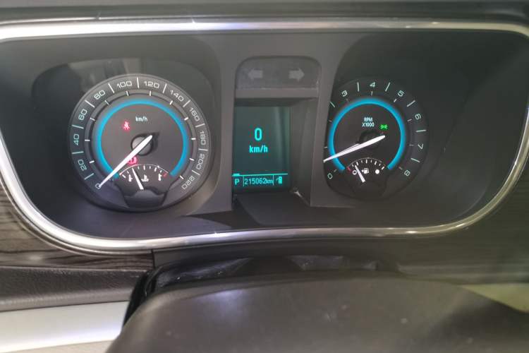 Used Buick GL8 2013 3.0L XT Luxury Business Flagship Edition Odometer Close Up