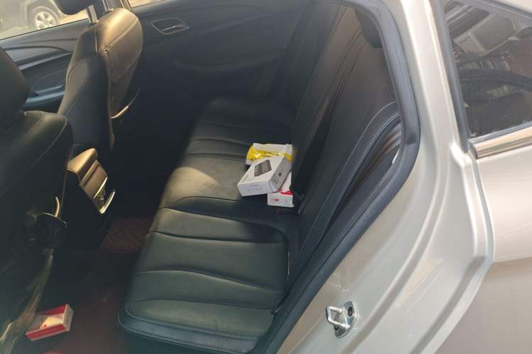 Used Roewe i5 2020 1.5L Automatic 4G Connect Luxury Flagship Edition
