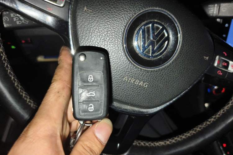 Used Volkswagen Lavida 2017 1.6L Automatic Comfort Edition
